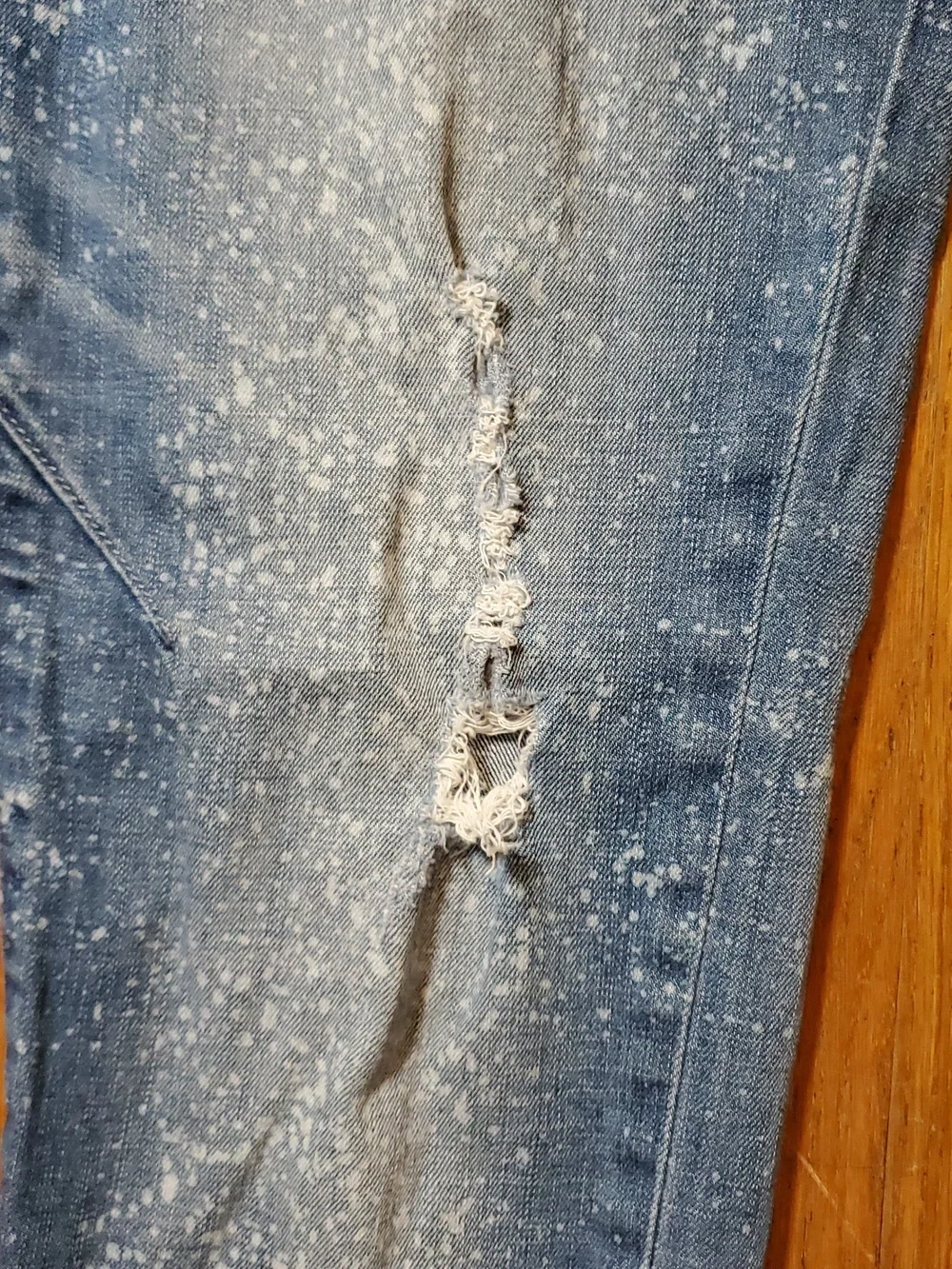 Rock & Republic Blue Skinny Jeans with White Paint-Splatter